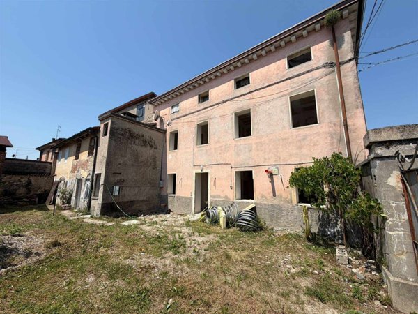 casa indipendente in vendita a Montecchio Maggiore