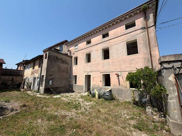 casa indipendente in vendita a Montecchio Maggiore in zona Alte Ceccato