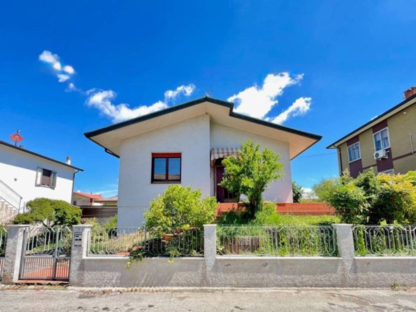 casa indipendente in vendita a Montecchio Maggiore in zona Alte Ceccato
