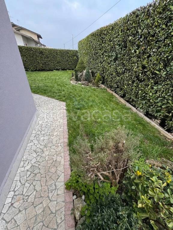 appartamento in vendita a Montecchio Maggiore in zona Alte Ceccato