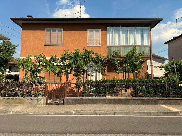 casa indipendente in vendita a Montecchio Maggiore in zona Alte Ceccato