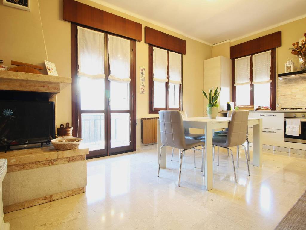 appartamento in vendita a Montecchio Maggiore in zona Alte Ceccato