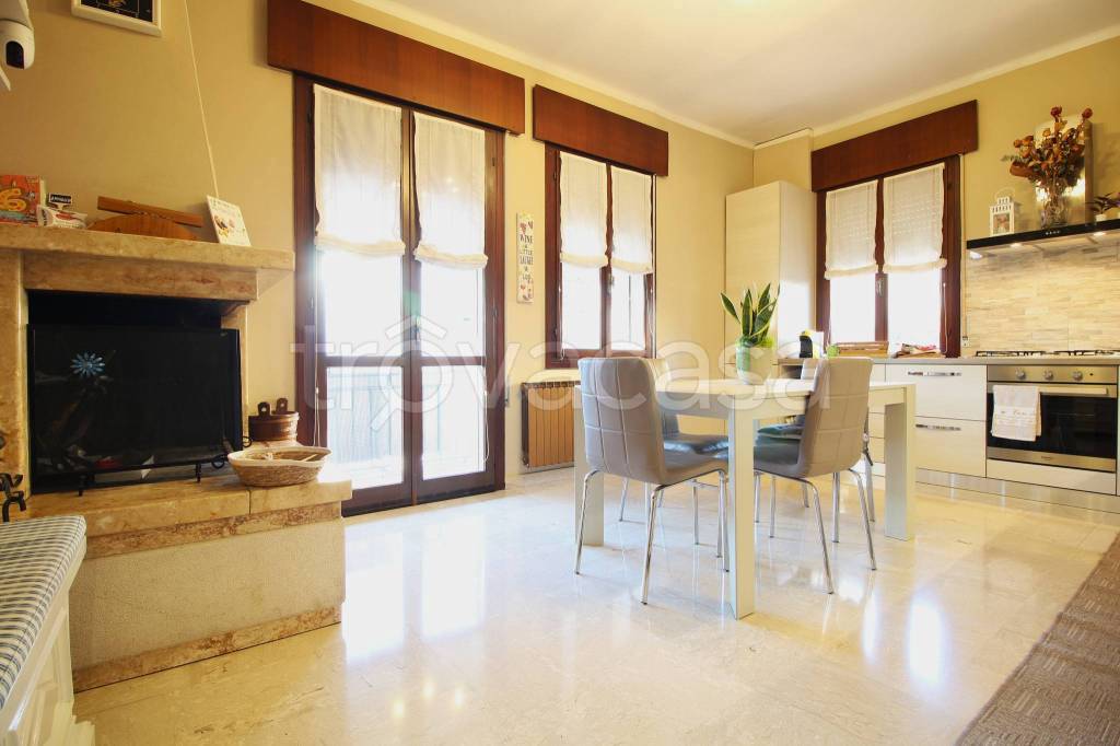 appartamento in vendita a Montecchio Maggiore in zona Alte Ceccato