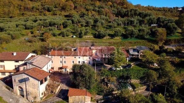 casa indipendente in vendita a Montecchio Maggiore in zona Santissima Trinità