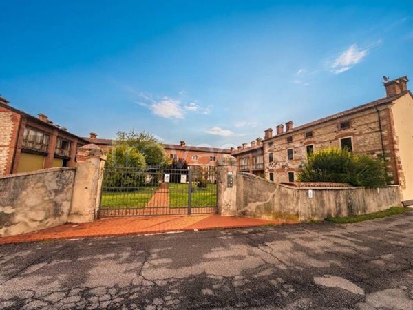 appartamento in vendita a Montecchio Maggiore in zona Santissima Trinità