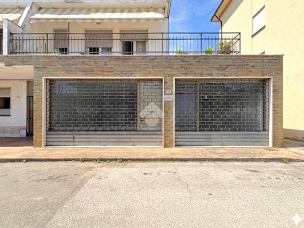 negozio in vendita a Montecchio Maggiore in zona Alte Ceccato
