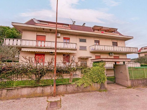 appartamento in vendita a Montecchio Maggiore in zona Alte Ceccato