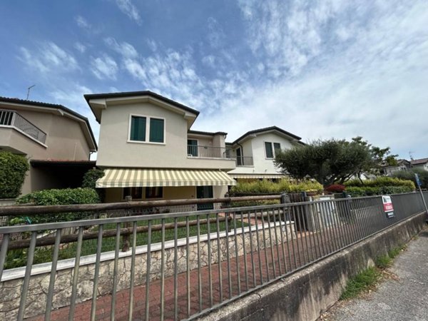 casa indipendente in vendita a Montecchio Maggiore in zona Santissima Trinità