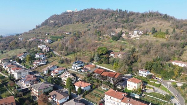 appartamento in vendita a Montecchio Maggiore in zona Santissima Trinità