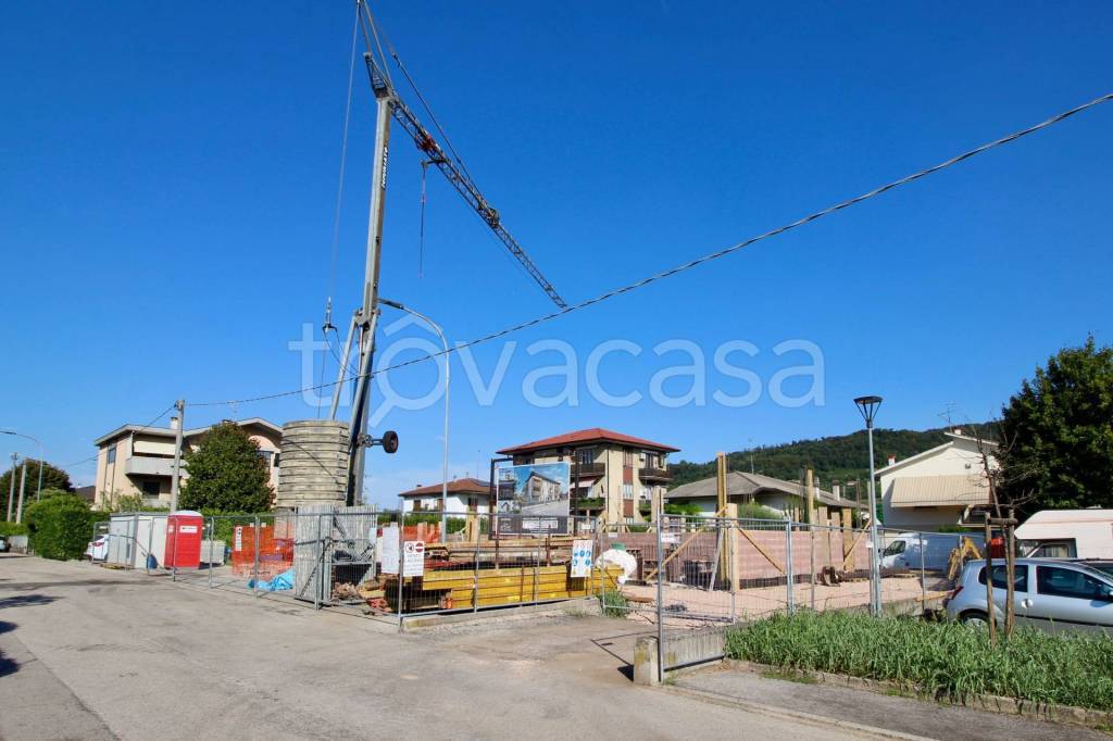 appartamento in vendita a Montecchio Maggiore in zona Alte Ceccato