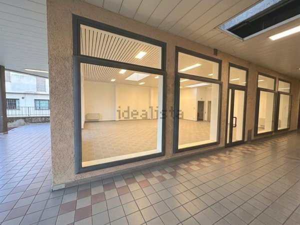 locale commerciale in vendita a Montecchio Maggiore in zona Alte Ceccato