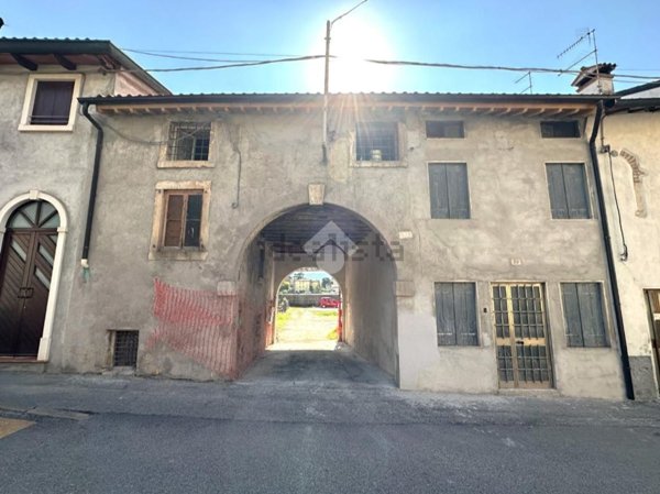 appartamento in vendita a Montecchio Maggiore in zona Alte Ceccato