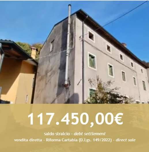 locale commerciale in vendita a Montecchio Maggiore in zona Santissima Trinità
