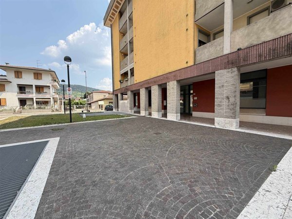 negozio in vendita a Montecchio Maggiore in zona Alte Ceccato