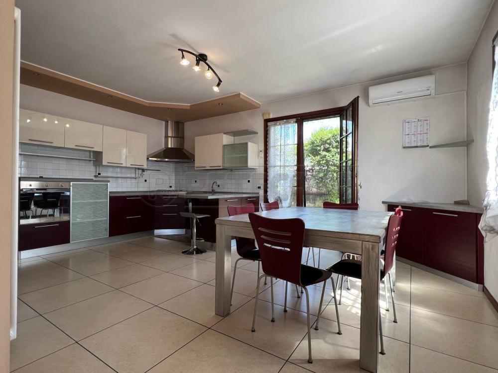 casa indipendente in vendita a Montecchio Maggiore in zona Alte Ceccato