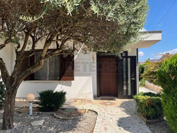 casa indipendente in vendita a Montecchio Maggiore in zona Alte Ceccato