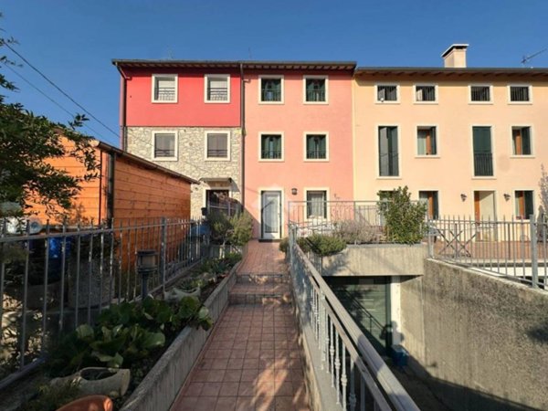casa indipendente in vendita a Montecchio Maggiore in zona Alte Ceccato