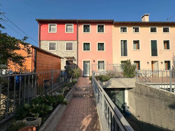 casa indipendente in vendita a Montecchio Maggiore in zona Alte Ceccato