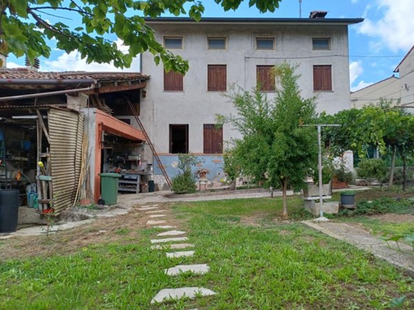casa indipendente in vendita a Montecchio Maggiore in zona Alte Ceccato