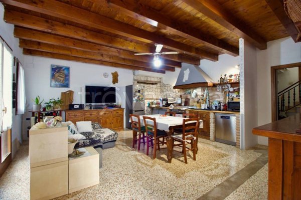 appartamento in vendita a Montecchio Maggiore in zona Santissima Trinità