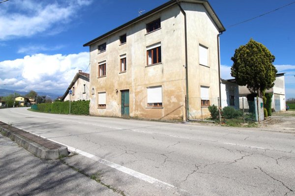 terreno edificabile in vendita a Montecchio Precalcino in zona Levà
