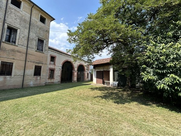 villa in vendita a Montecchio Precalcino