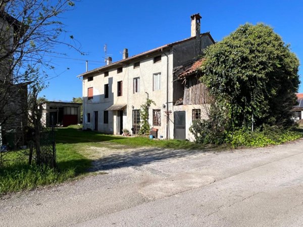 casale in vendita a Montecchio Precalcino