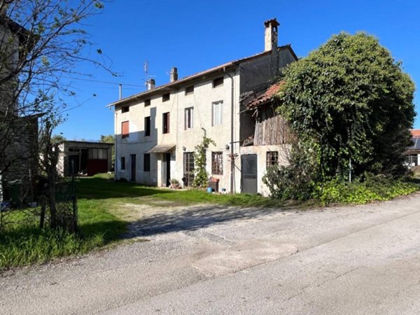 casa indipendente in vendita a Montecchio Precalcino in zona Preara