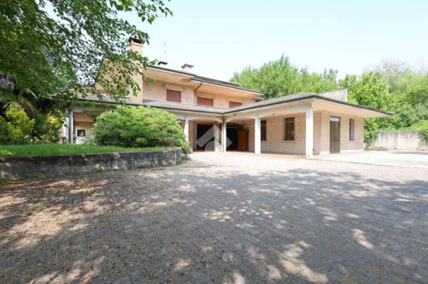 casa indipendente in vendita a Montecchio Precalcino
