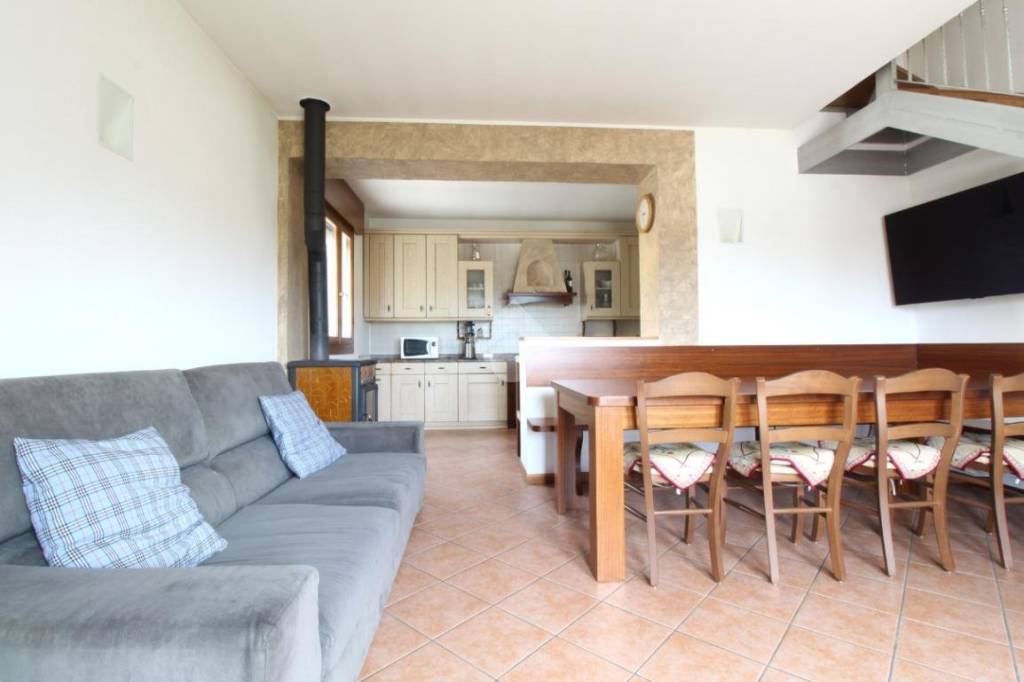 appartamento in vendita a Montecchio Precalcino in zona Levà