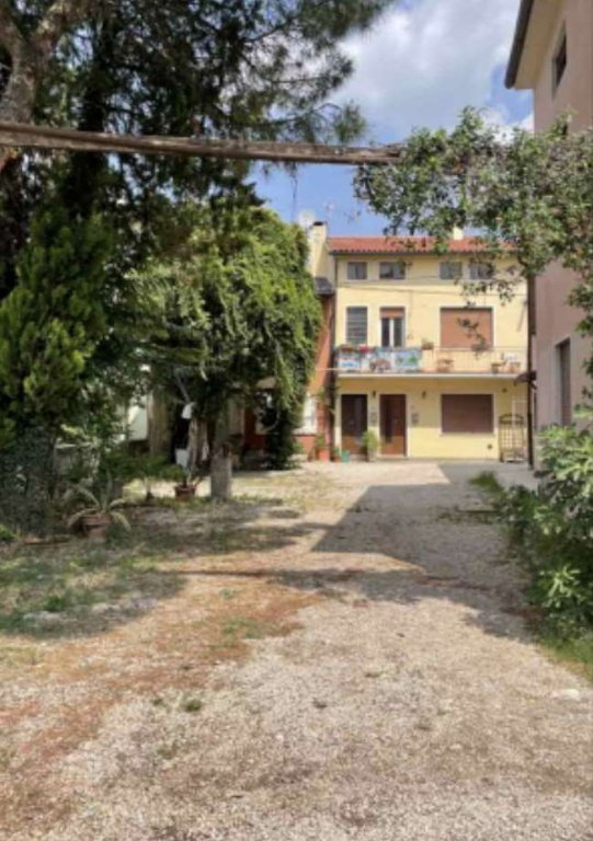 appartamento in vendita a Montecchio Precalcino in zona Levà