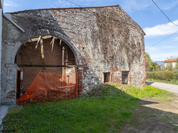 casa indipendente in vendita a Montecchio Precalcino