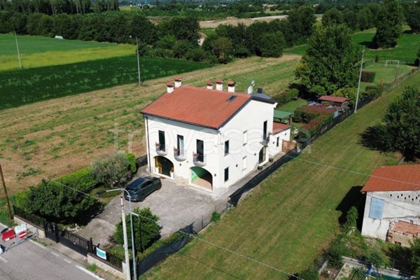 casa indipendente in vendita a Montecchio Precalcino
