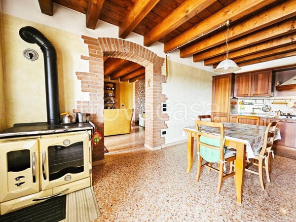 casa indipendente in vendita a Montecchio Precalcino