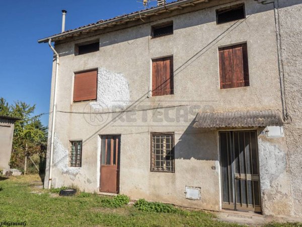 casa indipendente in vendita a Montecchio Precalcino in zona Preara