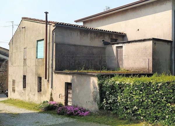 casa indipendente in vendita a Montecchio Precalcino