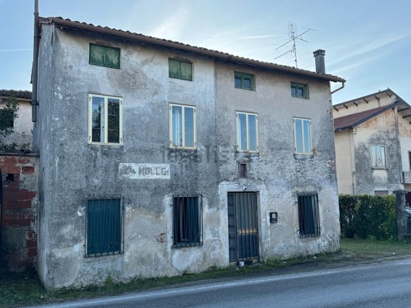 casa indipendente in vendita a Montecchio Precalcino in zona Preara