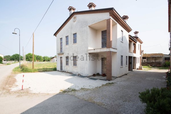 casa indipendente in vendita a Montecchio Precalcino