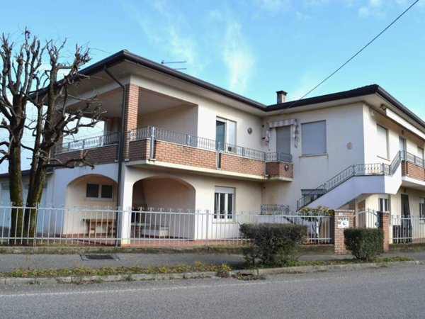 appartamento in vendita a Montecchio Precalcino in zona Preara