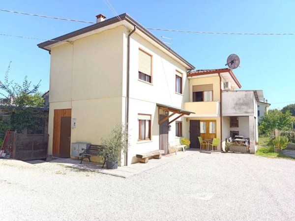 casa indipendente in vendita a Montecchio Precalcino in zona Levà