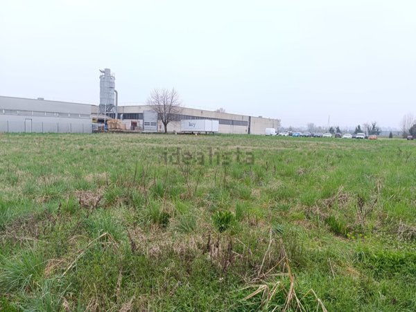 terreno edificabile in vendita a Montecchio Precalcino in zona Preara