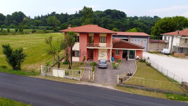 casa indipendente in vendita a Montecchio Precalcino