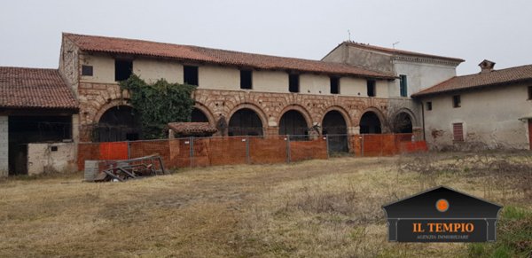 casa indipendente in vendita a Montecchio Precalcino in zona Levà