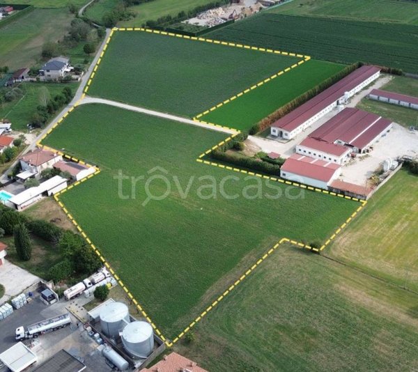 terreno in vendita a Montecchio Precalcino in zona Preara