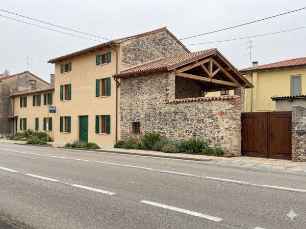 casa indipendente in vendita a Montecchio Precalcino in zona Preara