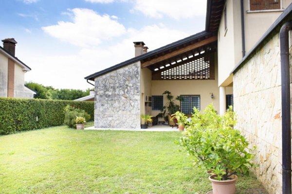casa indipendente in vendita a Montecchio Precalcino in zona Levà