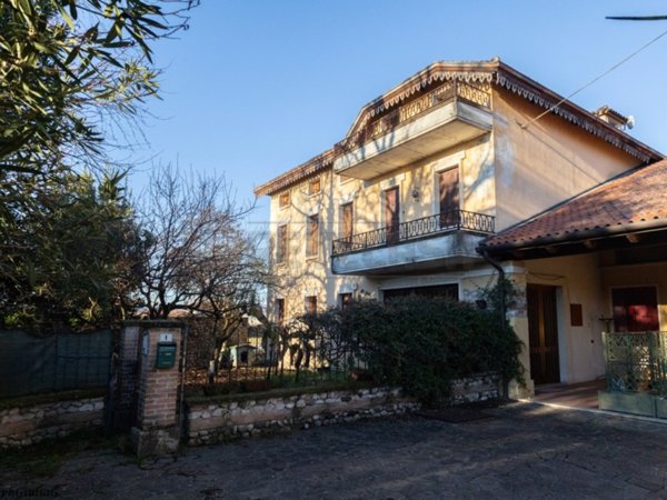 casa indipendente in vendita a Montecchio Precalcino