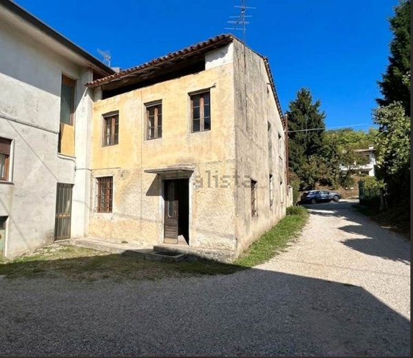 casale in vendita a Montecchio Precalcino