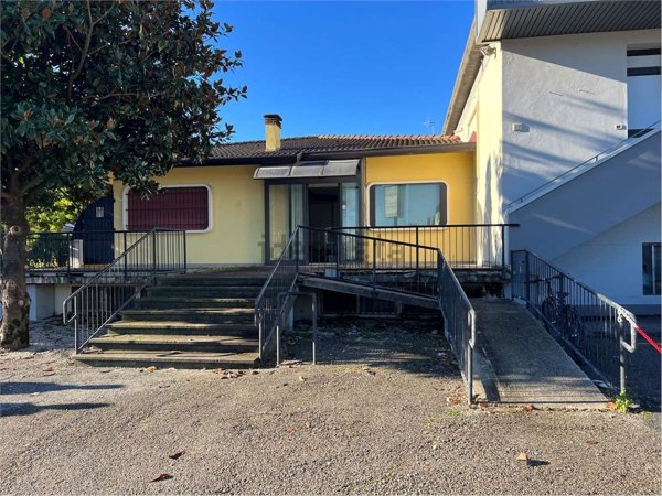 locale commerciale in vendita a Monte di Malo