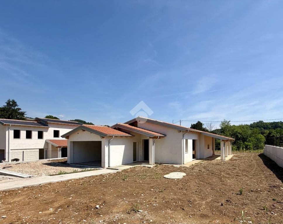 casa indipendente in vendita a Monte di Malo in zona Priabona